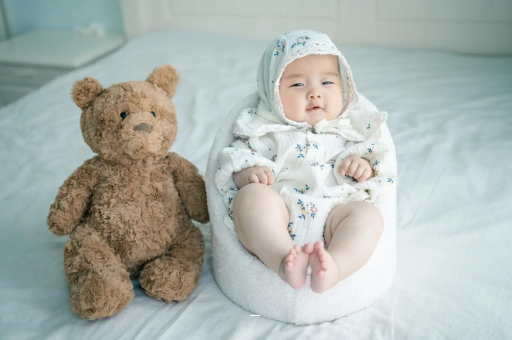 江西宝宝挠耳朵是怎么回事